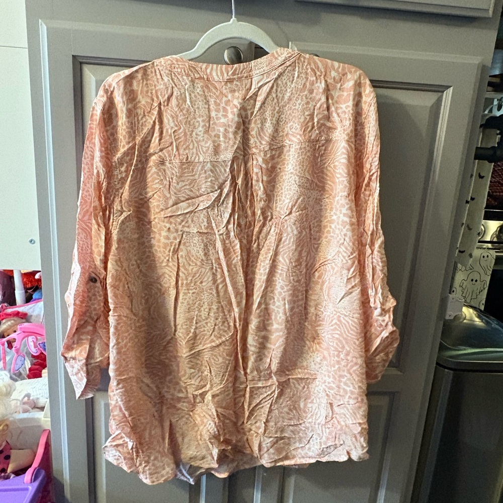 Torrid Light Pink Patterned Blouse - image 4